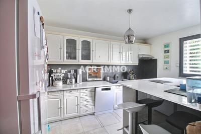 Maison - 270 m² - 8 pièces