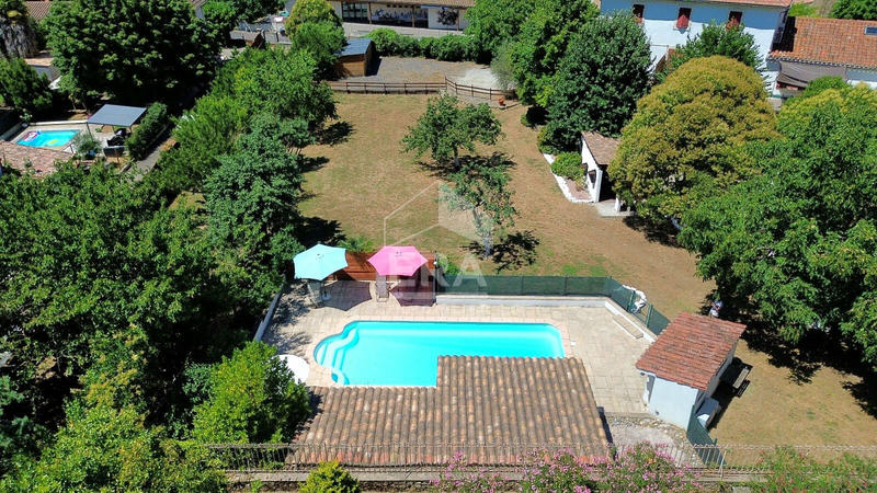 Maison - 368 m² - 15 pièces