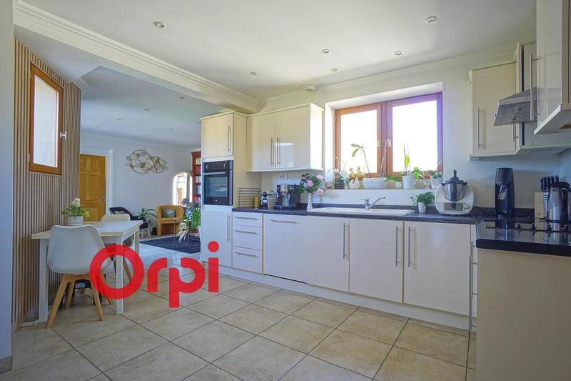 Maison - 252 m² - 9 pièces