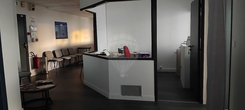 Local commercial - 230 m² - 8 pièces