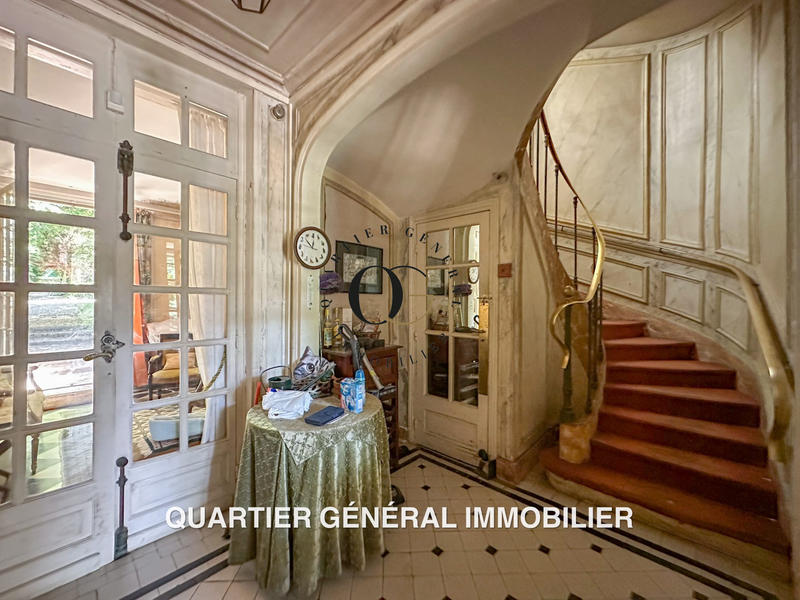 Maison - 300 m² - 6 pièces