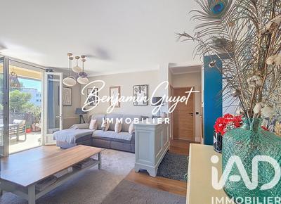 Appartement - 99 m² - 3 pièces