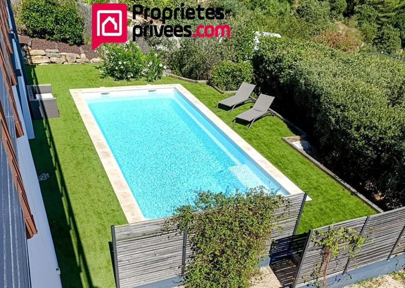 Propriété - 225 m² - 8 pièces