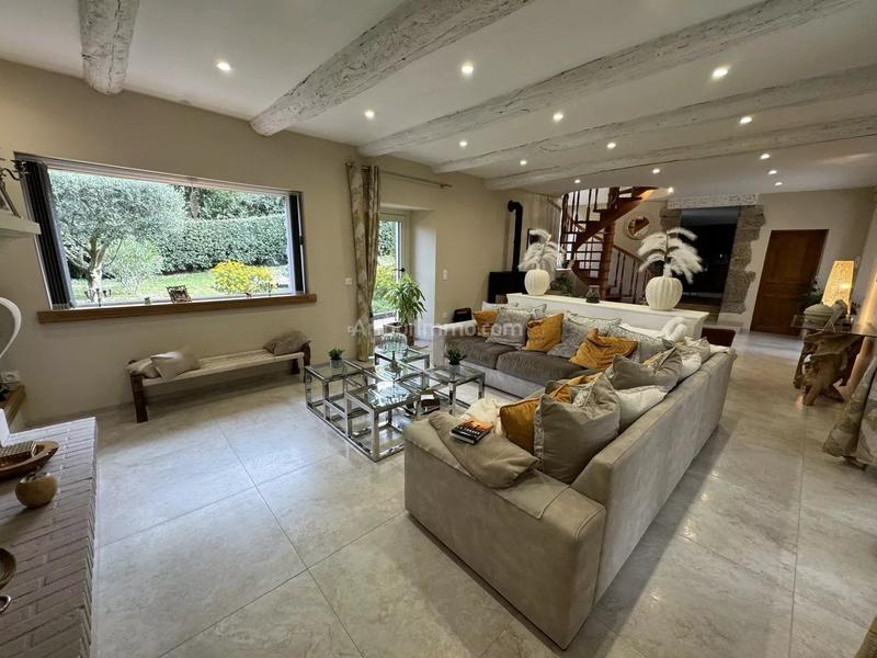 Maison - 230 m² - 8 pièces