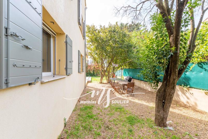 Maison - 240 m² - 9 pièces