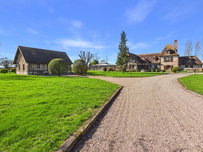 Propriété - 500 m² - 16 pièces