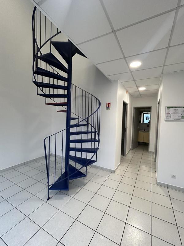 Local commercial - 215 m²