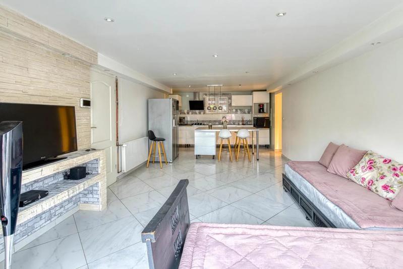 Maison - 182 m² - 9 pièces