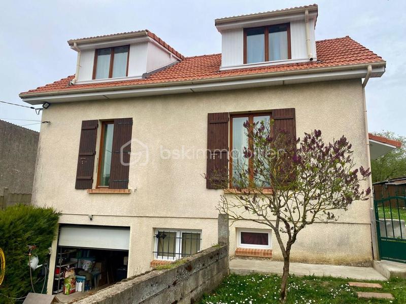 Maison - 95 m² - 5 pièces