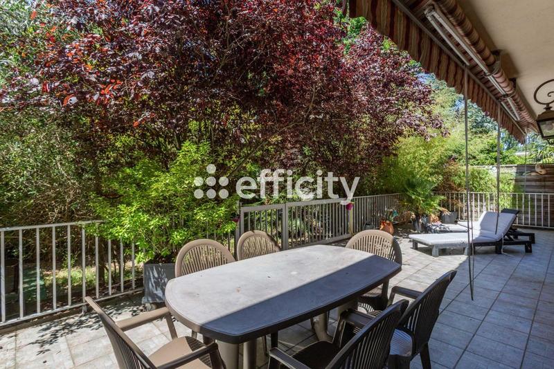 Maison - 497 m² - 9 pièces