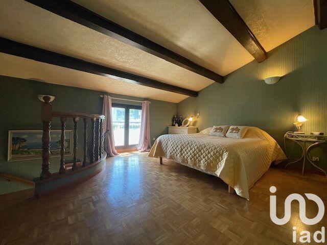 Maison - 210 m² - 7 pièces