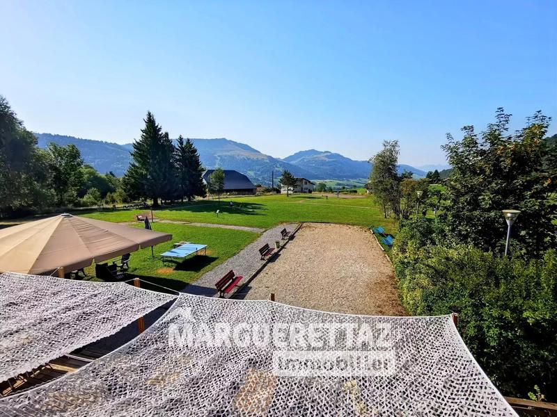 Propriété - 3 500 m² - 70 pièces