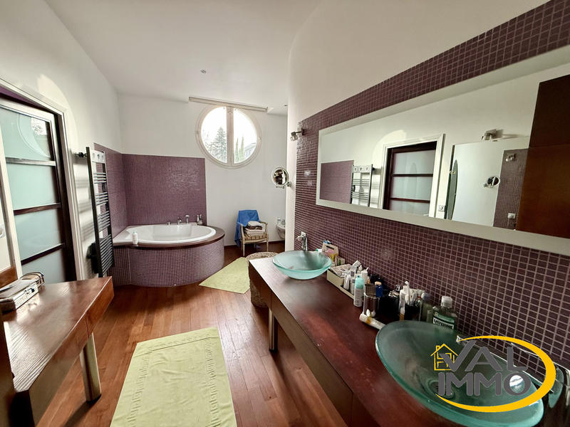 Villa - 320 m² - 8 pièces