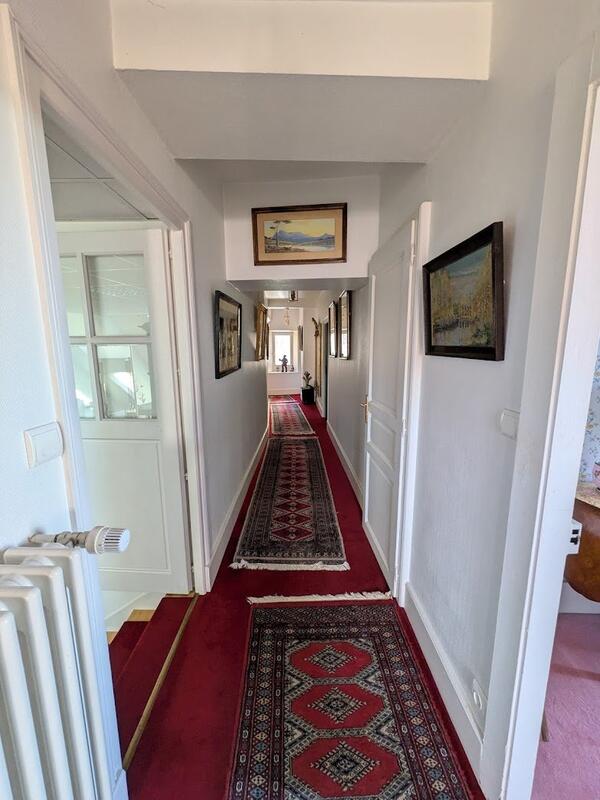 Maison - 250 m² - 6 pièces