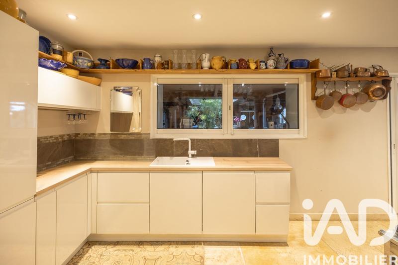 Maison - 423 m² - 8 pièces