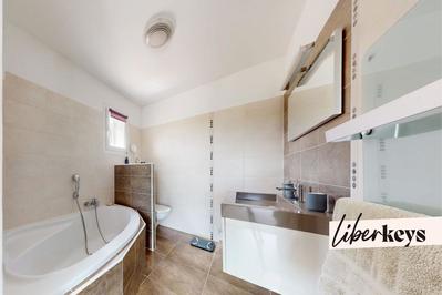 Villa - 239 m² - 6 pièces