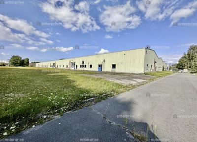 Entrepôt - 7 400 m²