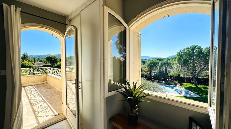 Villa - 250 m² - 10 pièces