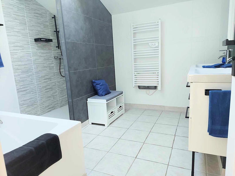 Maison - 234 m² - 7 pièces