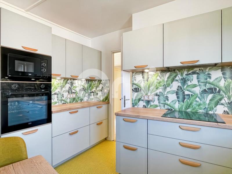 Appartement - 140 m² - 5 pièces