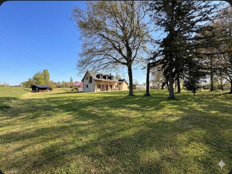 Maison - 185 m² - 7 pièces