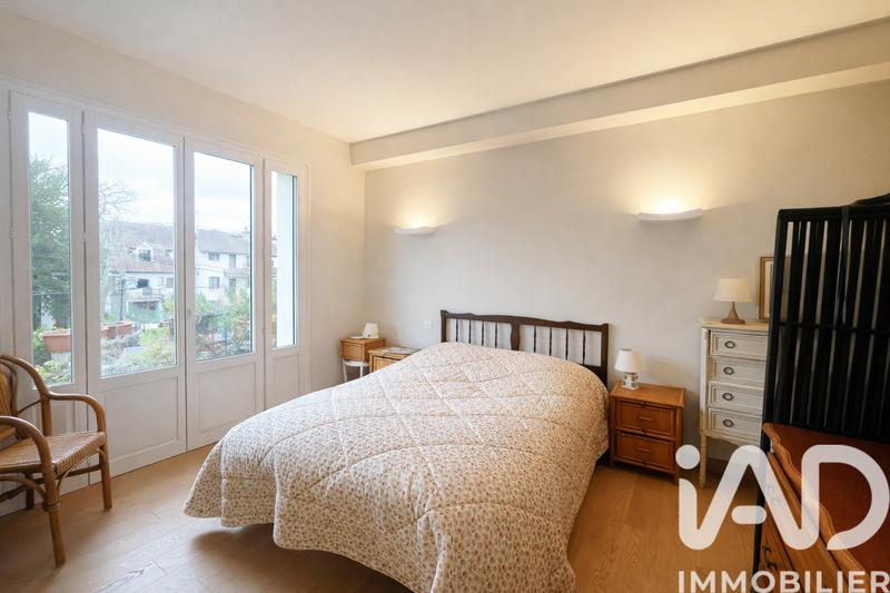 Maison - 250 m² - 8 pièces