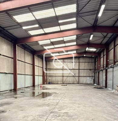 Entrepôt - 1 650 m²