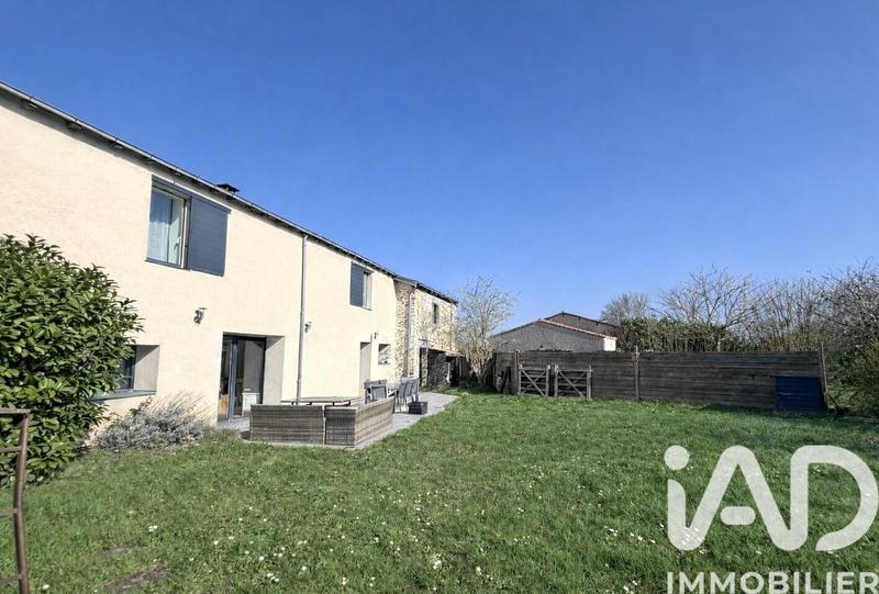 Maison - 245 m² - 8 pièces