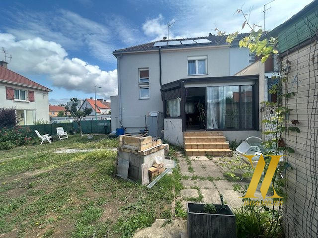 Maison traditionnelle - 100 m² - 4 pièces