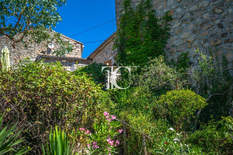 Propriété - 363 m² - 12 pièces