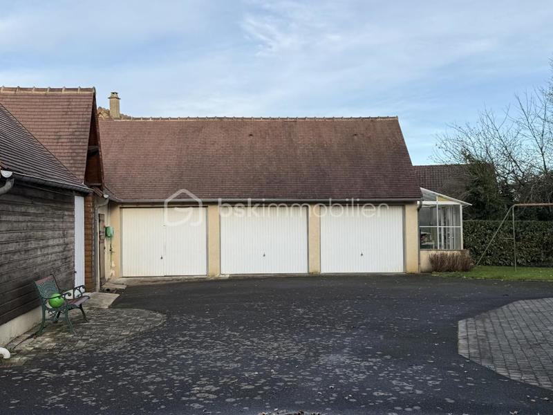 Propriété - 260 m² - 8 pièces