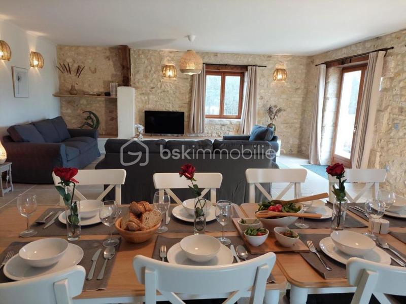 Demeure - 337 m² - 12 pièces