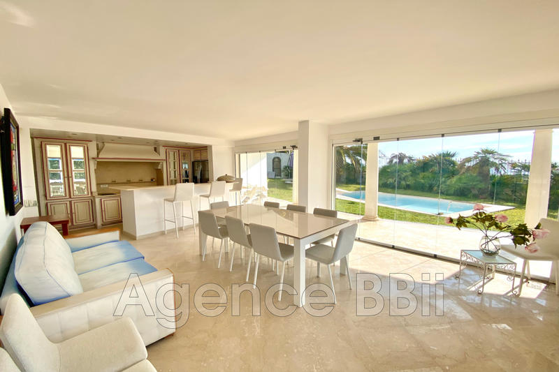 Villa - 320 m² - 6 pièces