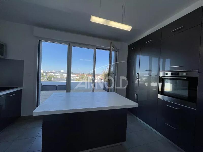 Appartement - 98 m² - 5 pièces