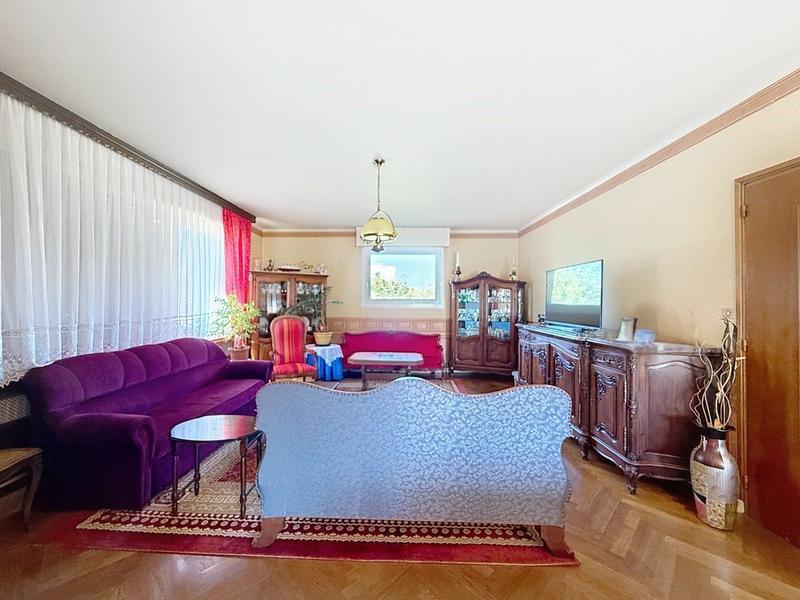 Maison - 240 m² - 10 pièces