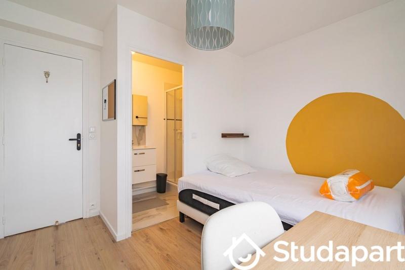 Chambre - 11 m² - 1 pièce