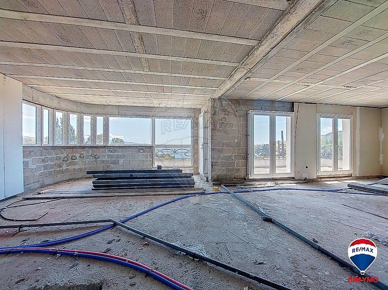 Maison - 210 m² - 7 pièces