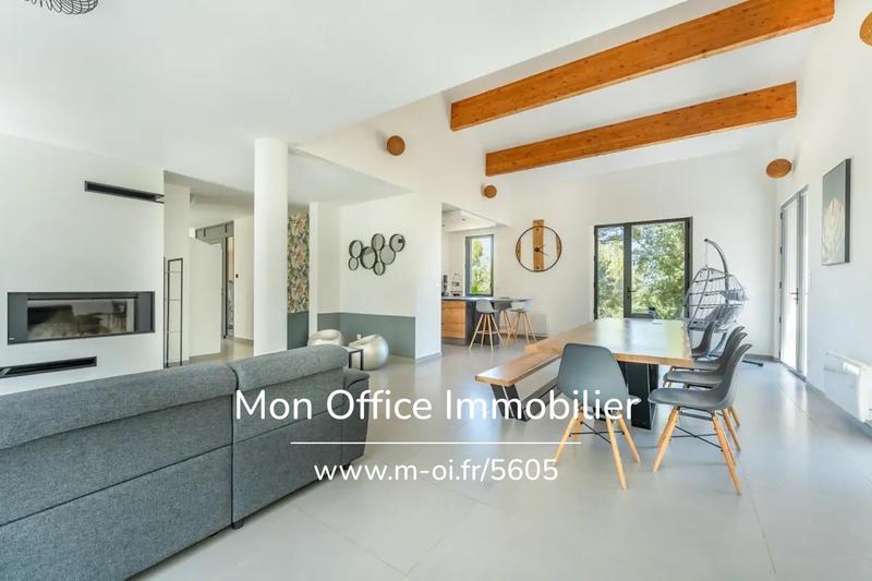 Villa - 220 m² - 5 pièces