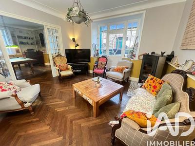 Maison - 220 m² - 7 pièces