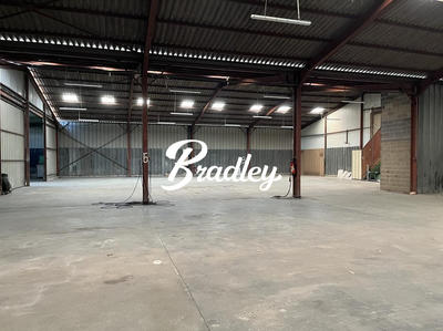 Entrepôt - 1 400 m²