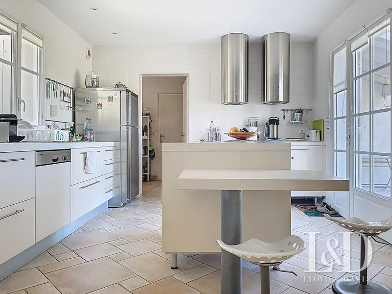 Maison - 203 m² - 6 pièces