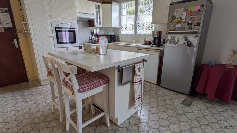 Maison - 90 m² - 5 pièces