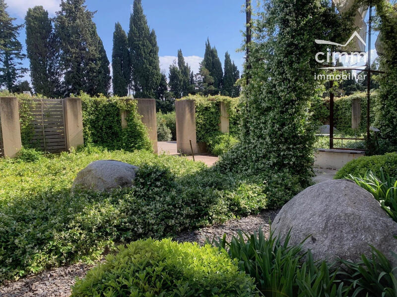 Fonds de commerce - 1 900 m²