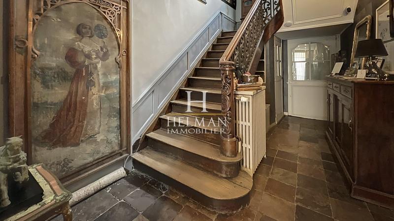 Maison - 301 m² - 11 pièces