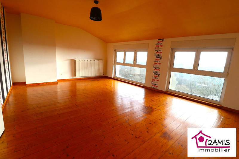 Maison - 215 m² - 9 pièces