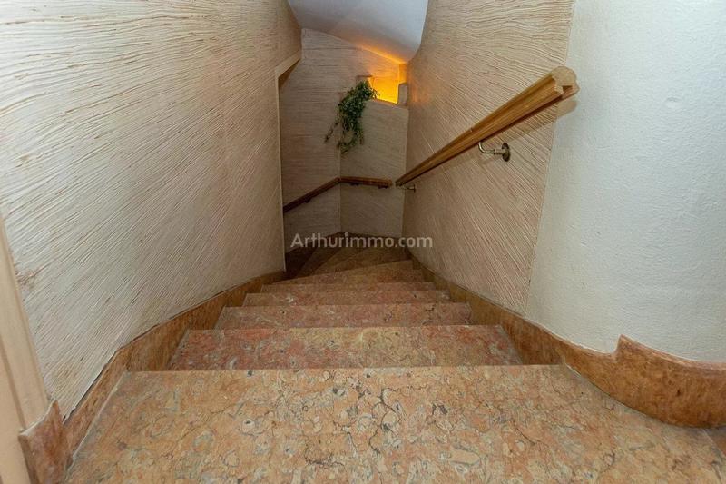 Maison - 230 m² - 8 pièces