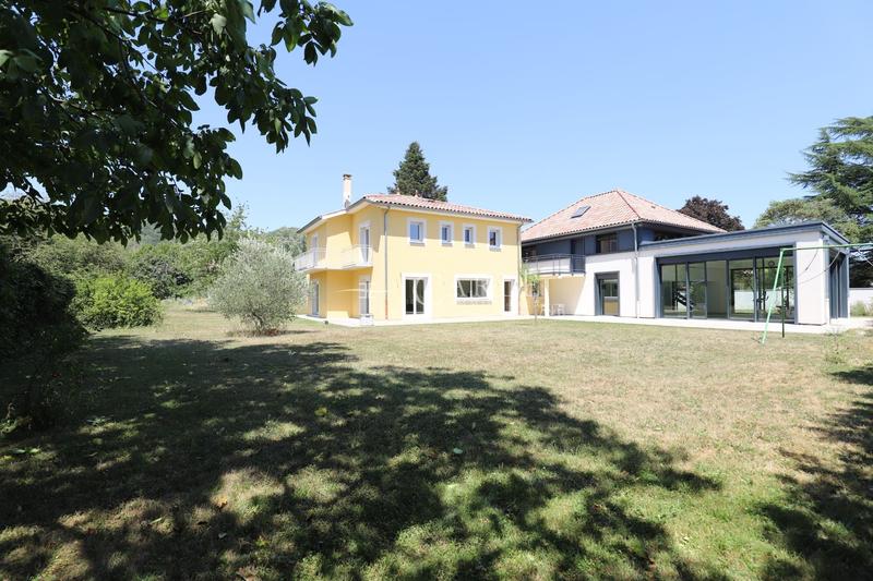 Villa - 255 m² - 10 pièces