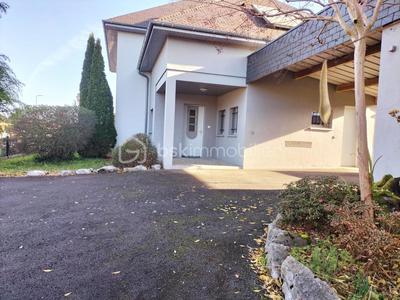 Maison - 196 m² - 6 pièces