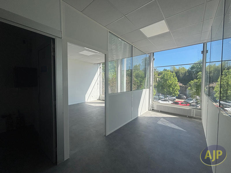 Local d'activité / Entrepôt - 192 m²