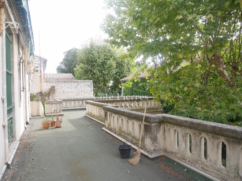 Propriété - 340 m² - 10 pièces